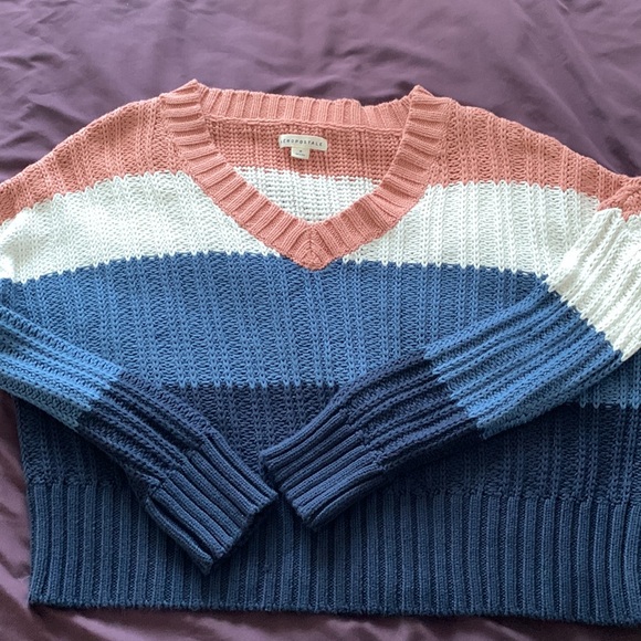 Cute and Cozy V neck Sweater-NWOT - Picture 5 of 8